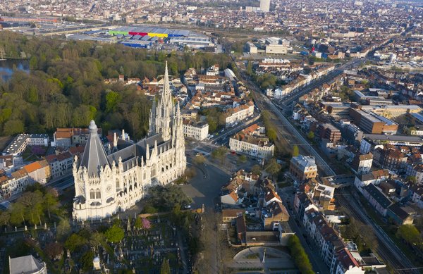 What are the best budget-friendly options for visiting London's historic churches?